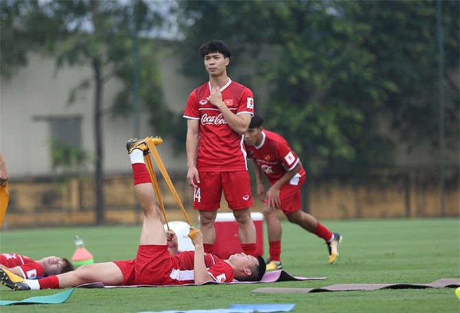 Hàng công ĐT Việt Nam: Công Phượng lộ độc chiêu đấu "vua phá lưới nội"