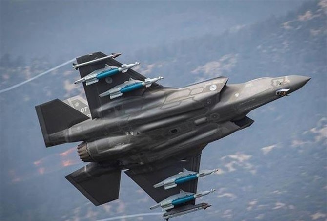 Australia đặt mua 72 tiêm kích F-35 bất chấp việc đình chỉ bay ở Mỹ