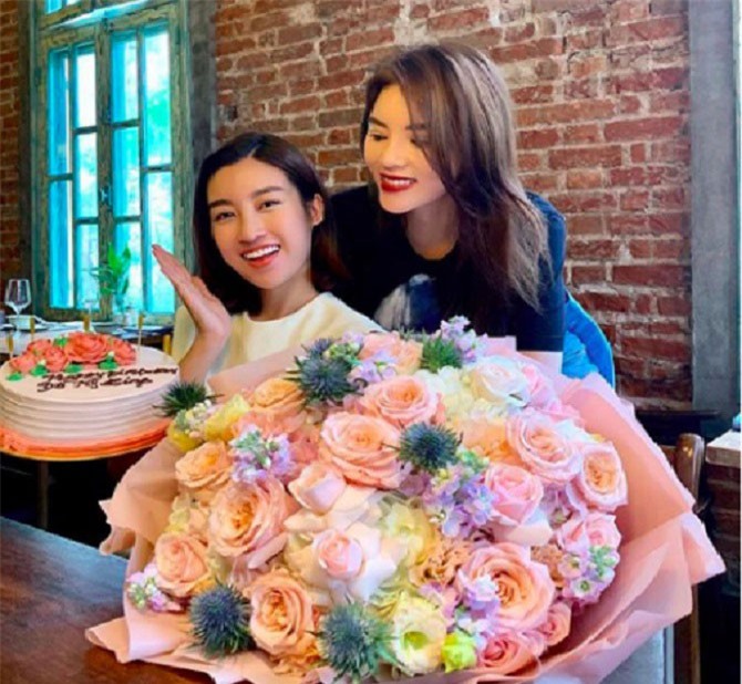 Ảnh hot 14/10: Hoa hậu Kỳ Duyên tổ chức sinh nhật cho Đỗ Mỹ Linh