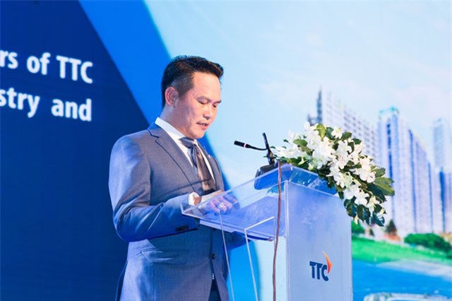 "Thiếu gia họ Đặng" - Đặng Hồng Anh và câu chuyện khởi nghiệp 5 triệu đồng