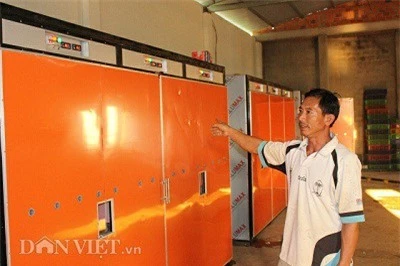 Hiện tại, trang trại của ông Khiêm có 7 máy ấp trứng với khoảng 9.000 trứng mỗi lấn ấp/máy. Ảnh: Văn Long.