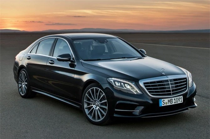 4. Mercedes-Benz S-Class. Mức rớt giá sau 5 năm sử dụng: 69,9%.