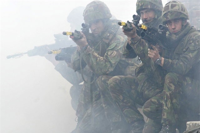 Tàu chiến, máy bay Nga xuất hiện dày đặc khi NATO tập trận