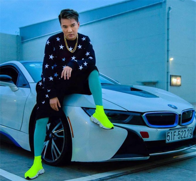 Bị nói "con vẹt thiếu văn hóa", Mr. Đàm phản ứng gay gắt nhưng Lệ Quyên hành động