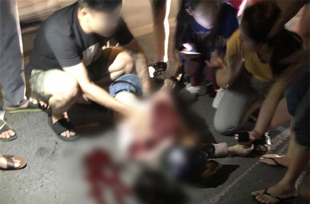 Điều tra kẻ đâm cô gái trọng thương ở Hà Nội