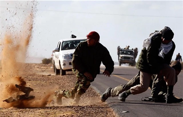 Khủng bố IS phải tháo chạy sâu vào sa mạc để né đòn của quân đội Syria