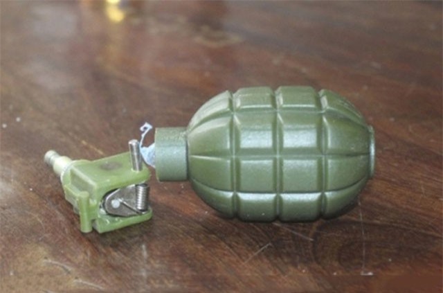 Nghi có kẻ ném mìn nhà chủ tịch xã ở Nghệ An