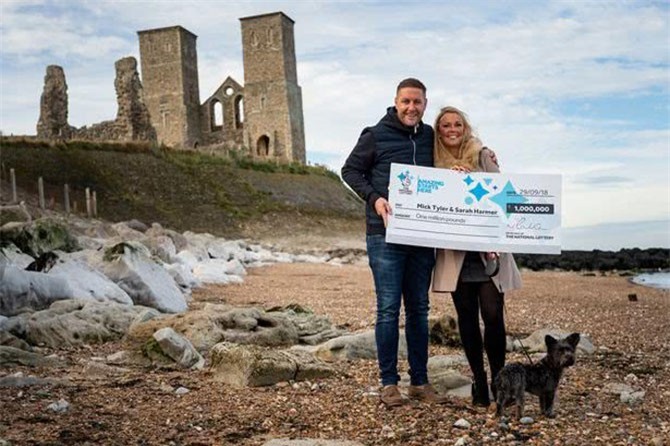 Trúng xổ số hàng chục tỷ nhưng suýt ngất khi nghe nhân viên nói câu này