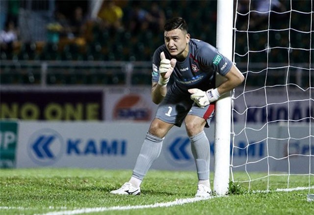 Clip: Xem lại những pha cứu thua xuất thần tại V.League 2018