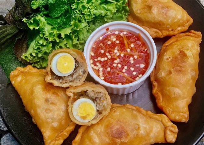 Quán bánh gối, quẩy nóng giòn rụm cho ngày mưa lạnh ở Hà Nội