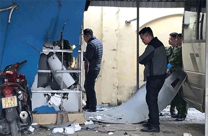 Hiện trường vụ nổ do ném mìn ở Nghệ An năm 2017