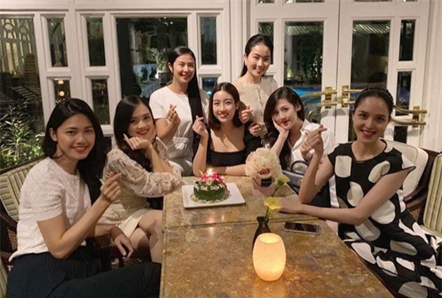 Dàn Hoa hậu, Á hậu tổ chức sinh nhật muộn cho Đỗ Mỹ Linh