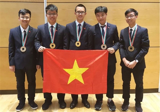 Clip: Thành tích chưa từng có của học sinh Việt tham dự Olympic quốc tế, khu vực năm 2018