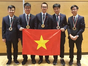 Clip: Thành tích chưa từng có của học sinh Việt tham dự Olympic quốc tế, khu vực năm 2018