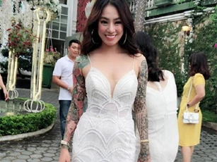 Cô dâu xăm trổ kín người nhưng ‘quyến rũ hết phần người khác’ khiến mạng xã hội xôn xao tranh cãi