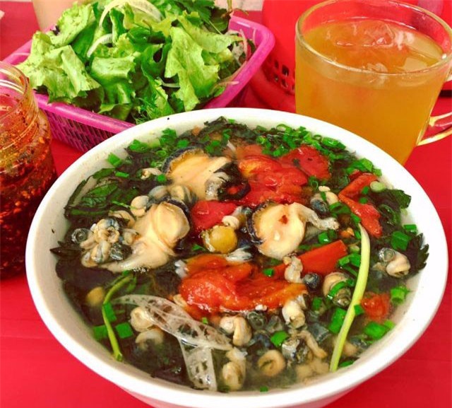 Quán bún ốc cổ truyền, đông nghịt khách ở Hà Nội mỗi khi gió lạnh về