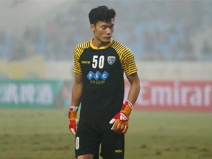 Clip: Tiến Dũng ‘dâng’ cúp Quốc Gia cho B.Bình Dương