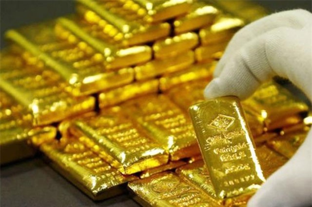 Giá vàng hôm nay 17/10: Hoảng loạn lan tràn, ồ ạt tranh mua vàng