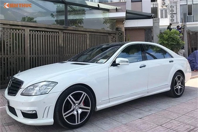 Chi tiết xe sang Mercedes S550 giá chỉ 980 triệu ở Việt Nam. Chiếc sedan hạng sang Mercedes-Benz S550 - AMG phiên bản 2009 vẫn còn khá mới. Xe mang biển số TP HCM và hiện đang được chủ nhân tại Hà Nội rao bán lại với giá chỉ 980 triệu đồng. (CHI TIẾT)