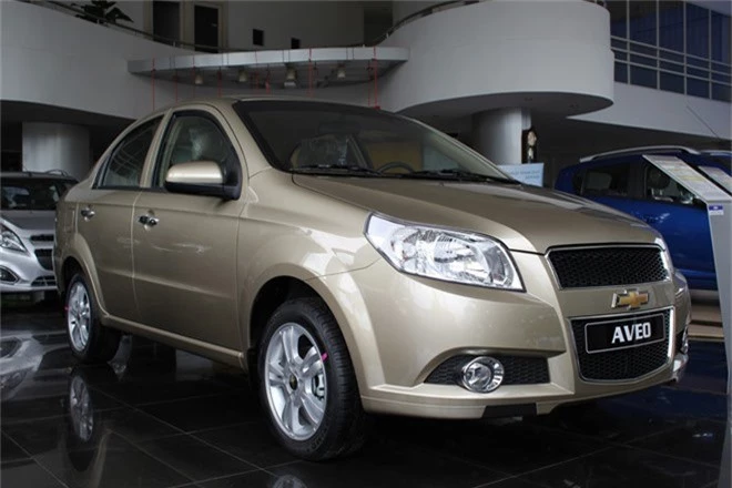 Xe sedan hạng B rẻ nhất Việt Nam giảm giá xuống mức dưới 400 triệu. Chevrolet Aveo LT giảm sâu hơn 10 triệu đồng so với tháng trước, giá bán về mức 379 triệu đồng. (CHI TIẾT)