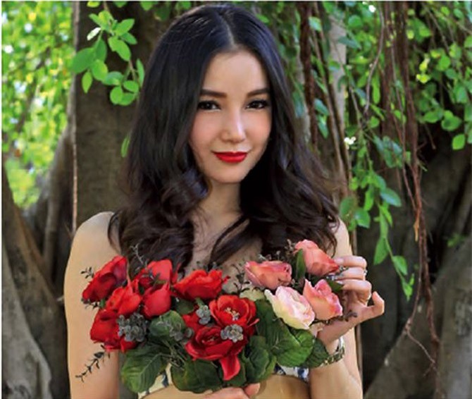 Cuộc đời mỹ nhân hot nhất Thái Lan: Chồng tù tội, anh trai là bố