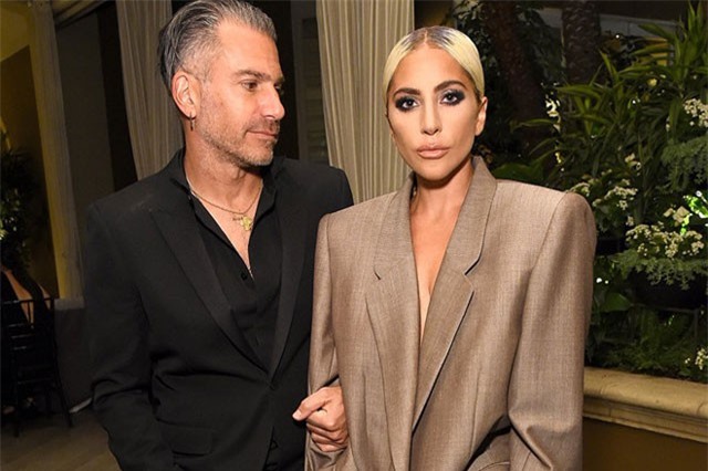 Lady Gaga lần đầu tiết lộ đã đính hôn với bạn trai hơn 17 tuổi