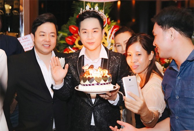 Vì sao Quang Lê tặng vương miện kim cương hàng trăm triệu cho Quách Tuấn Du?