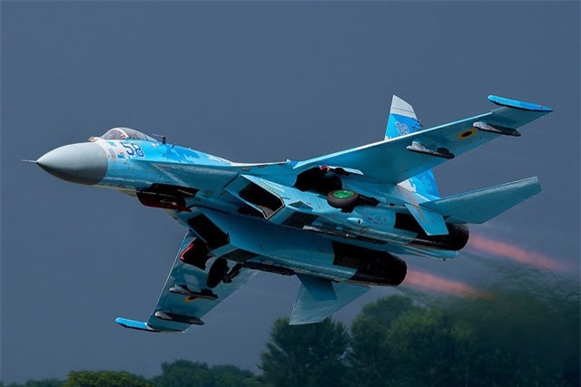 Tiêm kích Su-27 Ukraine lao xuống đất khi đối đầu giả định với F-15 Mỹ?