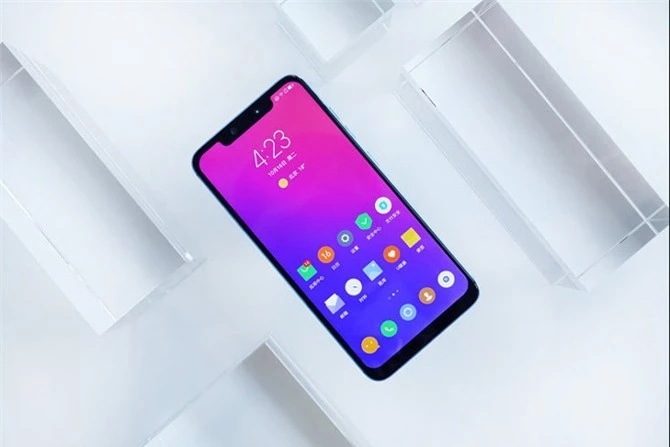 S5 Pro sử dụng tấm nền màn hình IPS kích thước 6,2 inch, độ phân giải 2.256x1.080 pixel), mật độ điểm ảnh 402 ppi. Màn hình này được chia theo tỷ lệ 18,7:9. 