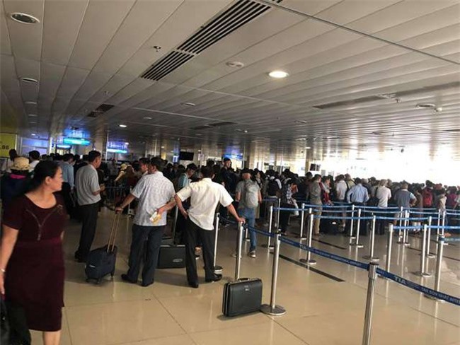 Sân bay Tân Sơn Nhất tê liệt với sự cố mất điện đột ngột