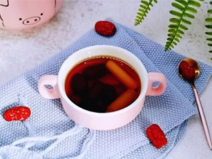 Tự nấu nước trà gừng phòng trừ cảm cúm mỗi khi giao mùa