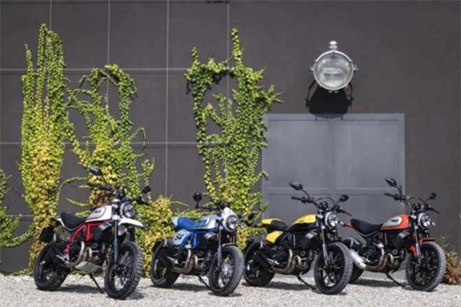  Bộ tứ Ducati Scramblers lộ diện tại triển lãm chính là 4 mẫu xe bán chạy của Ducati với mẫu mã khá cổ điển cùng dáng vẻ thu hút, mạnh mẽ.