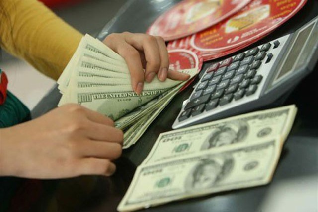 Tỷ giá ngoại tệ ngày 18/10: USD tăng mạnh trở lại, Euro giảm