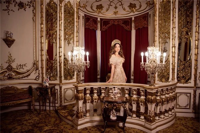 Trong bộ ảnh thực hiện nhân dịp 20/10, Lý Nhã Kỳ gây ấn tượng với tạo hình theo phong cách hoàng gia.