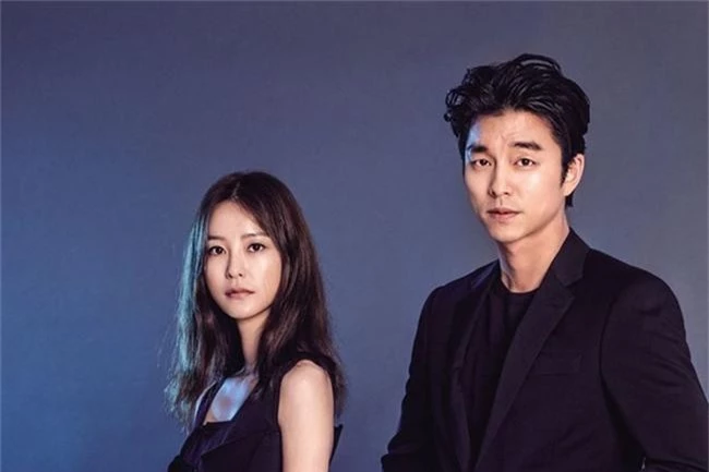 Từng bị đồn làm đám cưới, Gong Yoo - Jung Yoo Mi lại nắm tay nhau đóng vai vợ chồng - Ảnh 1.