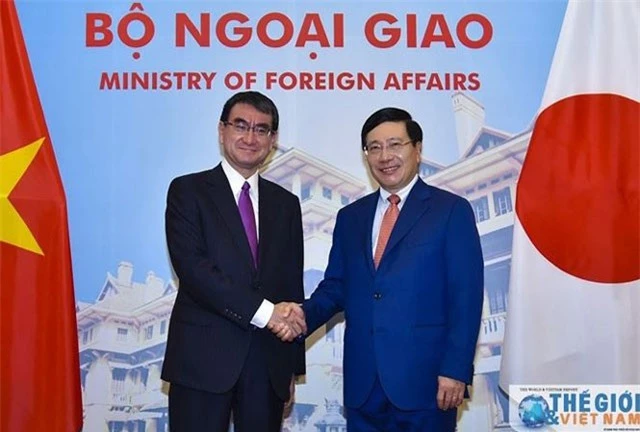 Bộ trưởng Ngoại giao Phạm Bình Minh và Bộ trưởng Ngoại giao Nhật Bản Taro Kono. Ảnh: VN&TG.