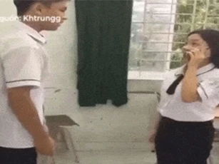 Clip: Bắt chước cảnh hắt điện thoại trong phim Hậu duệ mặt trời, nam sinh nhận cái kết “đắng”