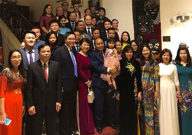 Thủ tướng Nguyễn Xuân Phúc gặp gỡ cộng đồng người Việt tại Bỉ