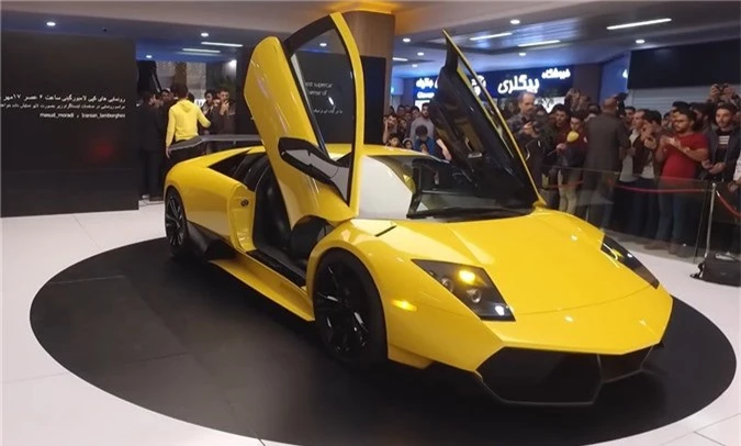 Cận cảnh Lamborghini Murcielago 'made in Iran' sử dụng động cơ Hyundai. Với mong muốn tái sinh huyền thoại Lamborghini Murcielago, nhóm kỹ sư người Iran đã mất 4 năm để xây dựng nên bản sao siêu xe này với độ hoàn thiện chi tiết cực cao. (CHI TIẾT)