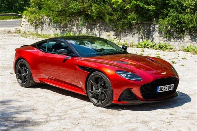 1. Aston Martin DBS Superleggera. Động cơ Twin-Turbocharged V12 5,2 lít, sản sinh công suất tối đa 715 mã lực, mô-men xoắn cực đại 900 Nm.