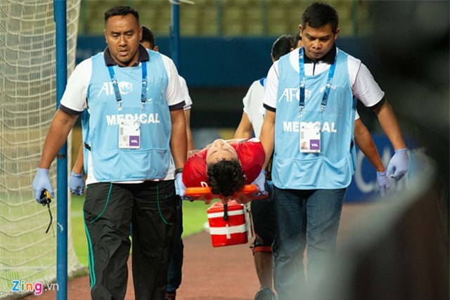 Đội trưởng U19 Việt Nam nhập viện sau trận thua Jordan