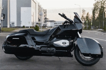 Clip: Chi tiết siêu xe môtô làm nhiệm vụ dẫn đoàn của Tổng thống Putin