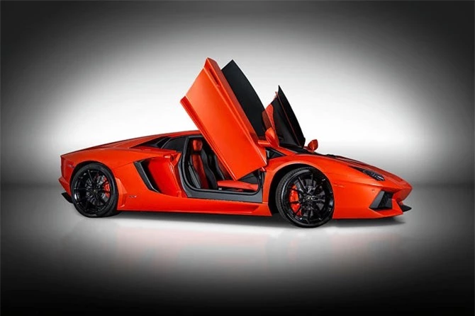 9. Lamborghini Aventador. V12 6,5 lít, sản sinh công suất tối đa 690 mã lực, mô-men xoắn cực đại 690 Nm.
