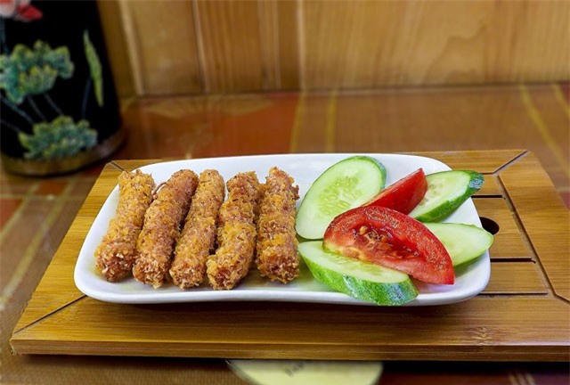 Clip: Học cách làm món nem chua rán ngon hơn hàng quán