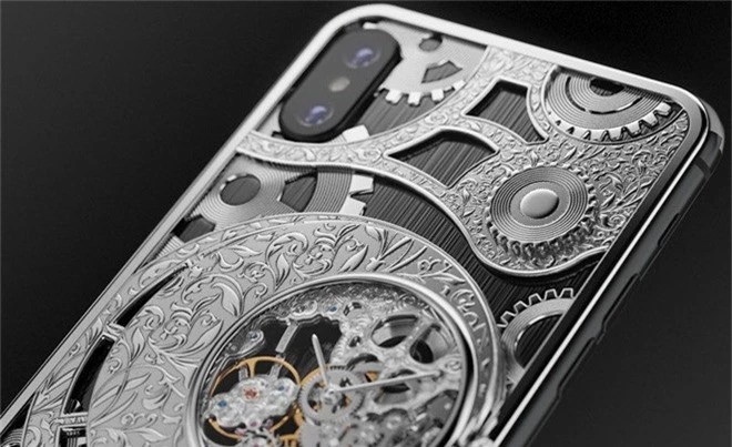 Đây là mẫu iPhone XS cực độc từ nước Nga, mang trên lưng cả một chiếc đồng hồ cơ lộ máy, giá từ 6000 USD - Ảnh 6.