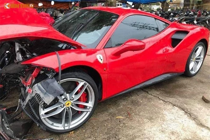 Công an Phú Thọ bàn giao siêu xe Ferrari 488 GTB cho Tuấn Hưng. Công an TP Việt Trì, tỉnh Phú Thọ vừa bàn giao siêu xe Ferrari 488 GTB gặp tai nạn cho nam ca sĩ Tuấn Hưng để làm công tác bảo hiểm. (CHI TIẾT)