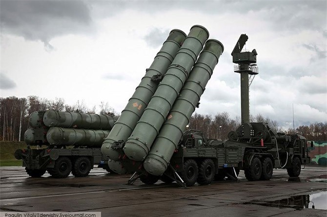 S-400 Triumf - ‘Rồng lửa’ bảo vệ nước Nga từ vũ trụ