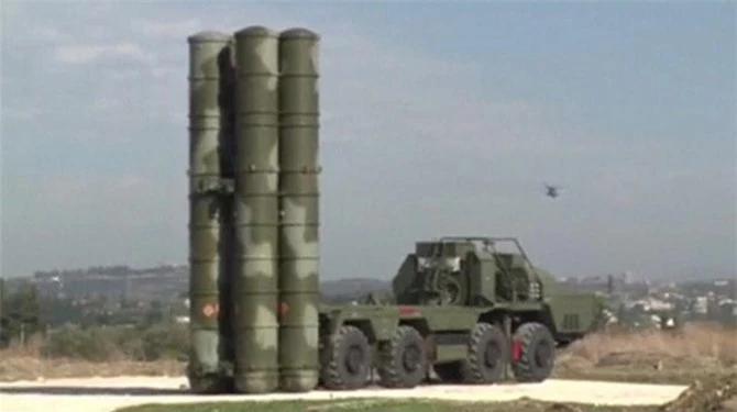 Hệ thống tên lửa phòng không S-400 của Nga ảnh: Reuters.