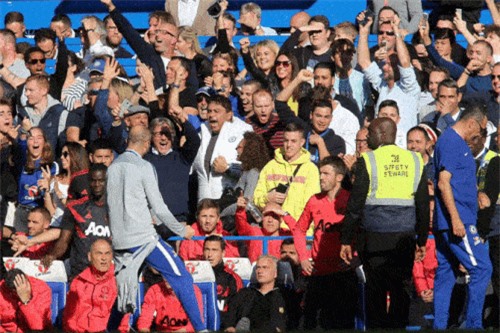 Clip: Mourinho suýt choảng nhau với trợ lý HLV Chelsea