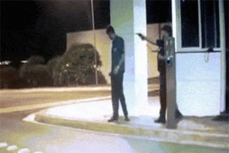 Clip: Nhân viên an ninh bắn chết người rồi thản nhiên bỏ đi